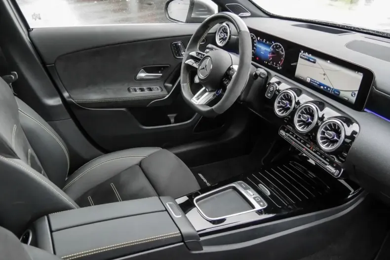 Mercedes-Benz A 45 AMG (Clasa A) din 2024 cu 18.424 km - oferta MER181061 - foto 4