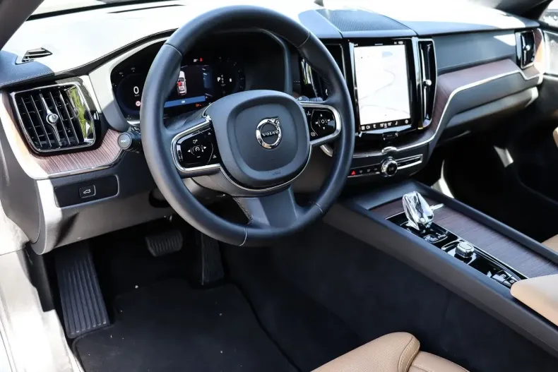 Volvo XC60 din 2024 cu 25.446 km - oferta VOL181064 - foto 4