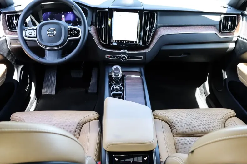 Volvo XC60 din 2024 cu 25.446 km - oferta VOL181064 - foto 5