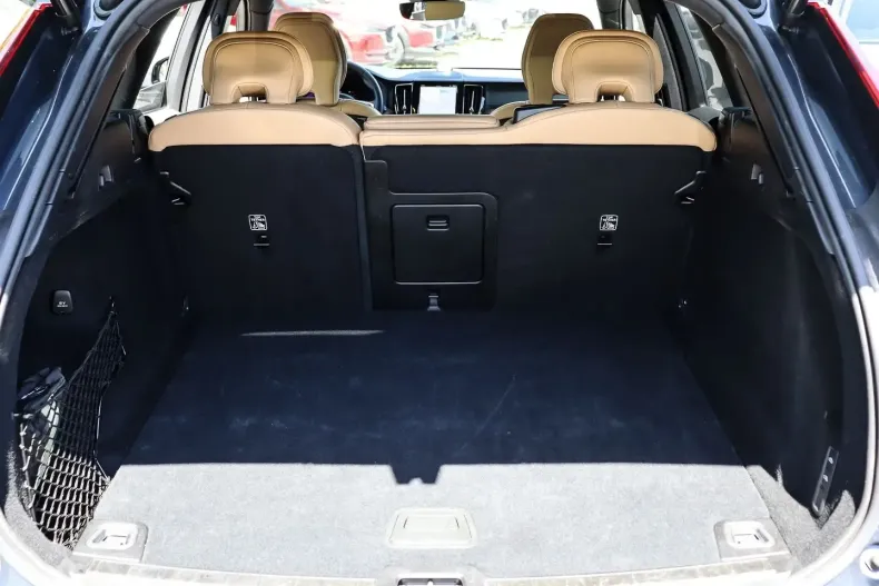 Volvo XC60 din 2024 cu 25.446 km - oferta VOL181064 - foto 16