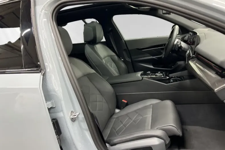 BMW 530 (Seria 5) din 2024 cu 8.219 km - oferta BMW181079 - foto 6