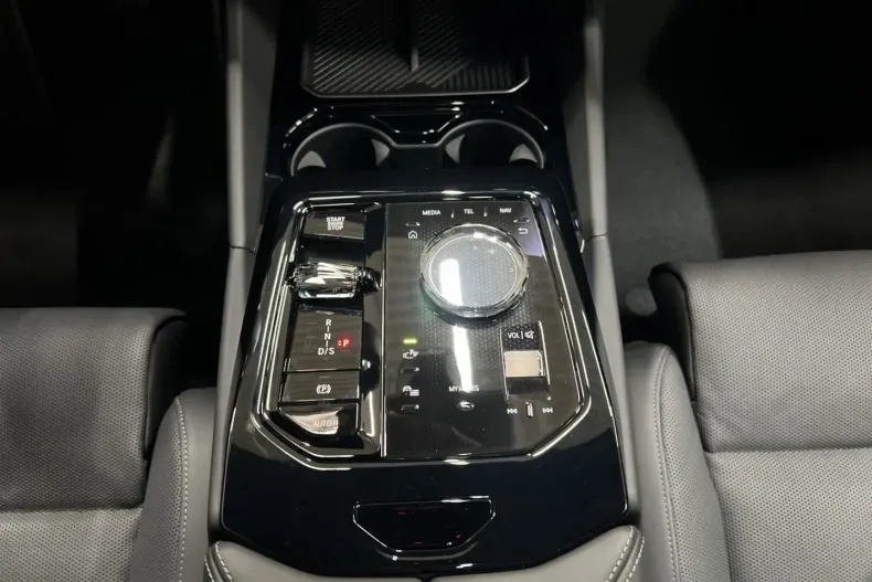 BMW 530 (Seria 5) din 2024 cu 8.219 km - oferta BMW181079 - foto 9