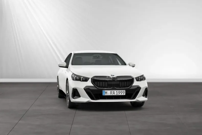 BMW 520 (Seria 5) din 2025 cu 25.700 km - oferta BMW181118 - foto 1