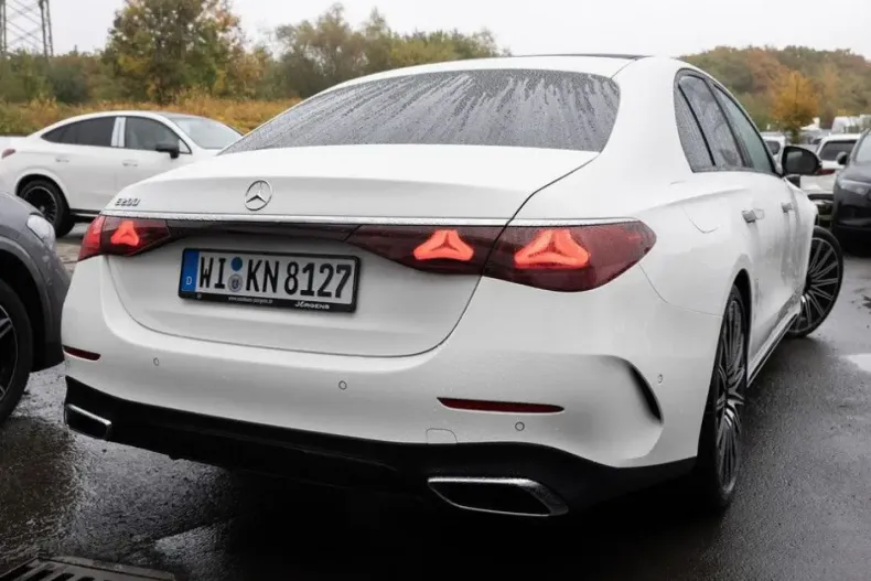 Mercedes-Benz E 200 din 2025 cu 22.888 km - oferta MER181124 - foto 3