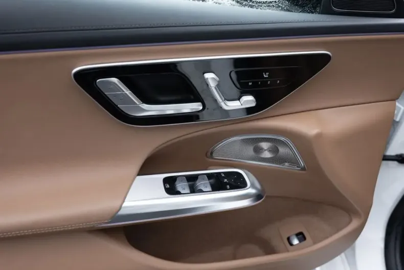 Mercedes-Benz E 200 din 2025 cu 22.888 km - oferta MER181124 - foto 20