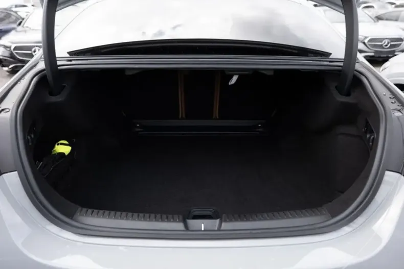 Mercedes-Benz E 200 din 2025 cu 27.131 km - oferta MER181125 - foto 6