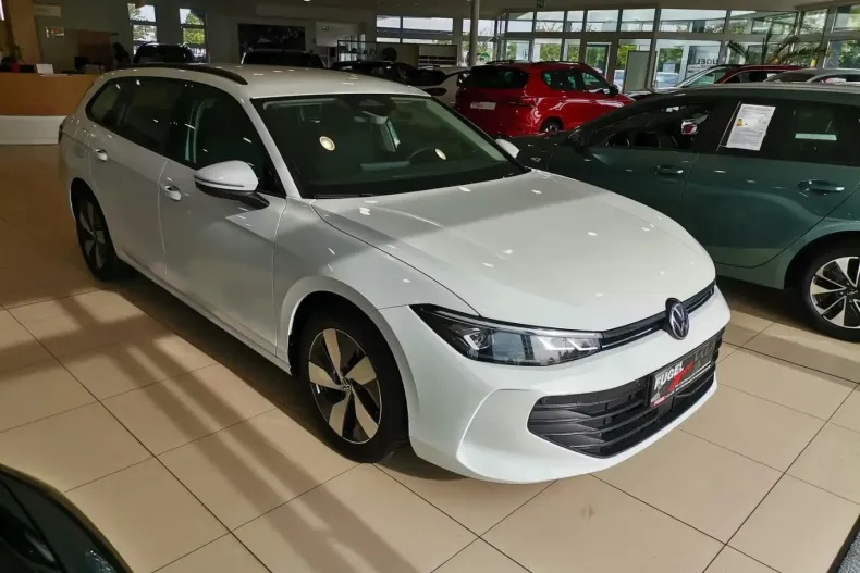 Volkswagen Passat Variant din 2024 cu 46.660 km - oferta VOL181188 - foto 3