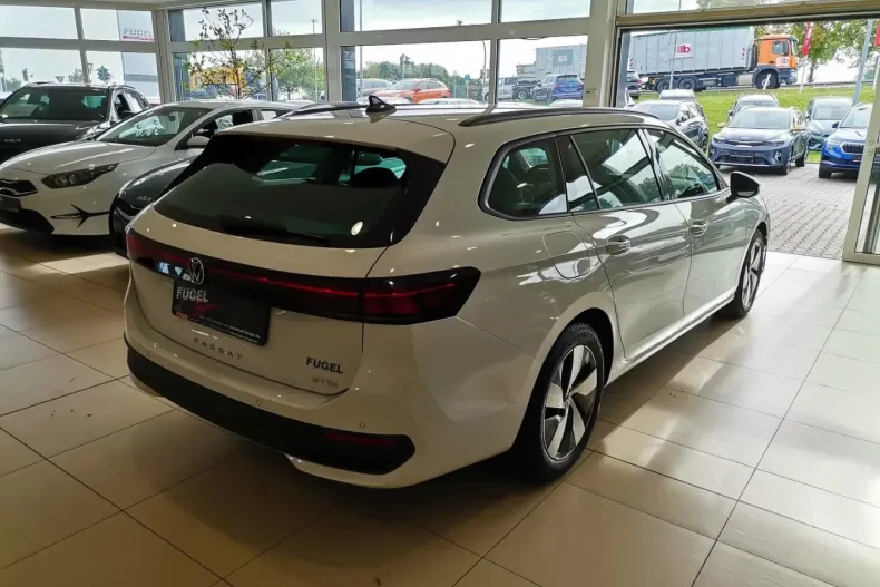 Volkswagen Passat Variant din 2024 cu 46.660 km - oferta VOL181188 - foto 4