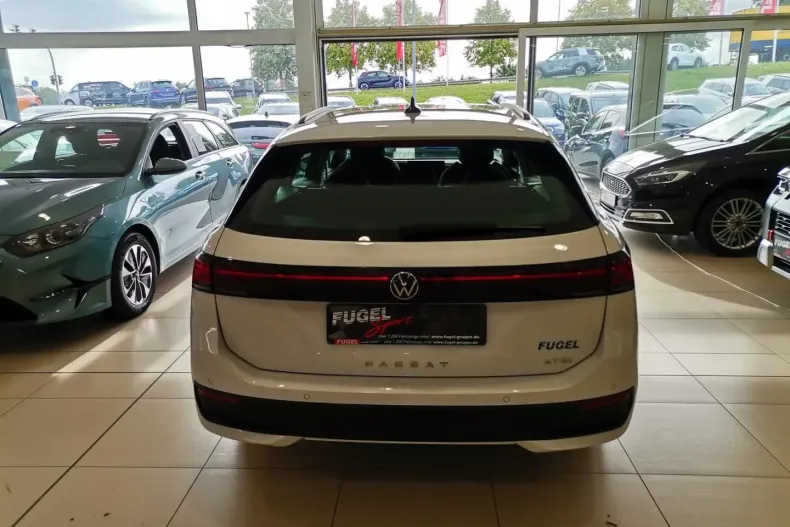 Volkswagen Passat Variant din 2024 cu 46.660 km - oferta VOL181188 - foto 5
