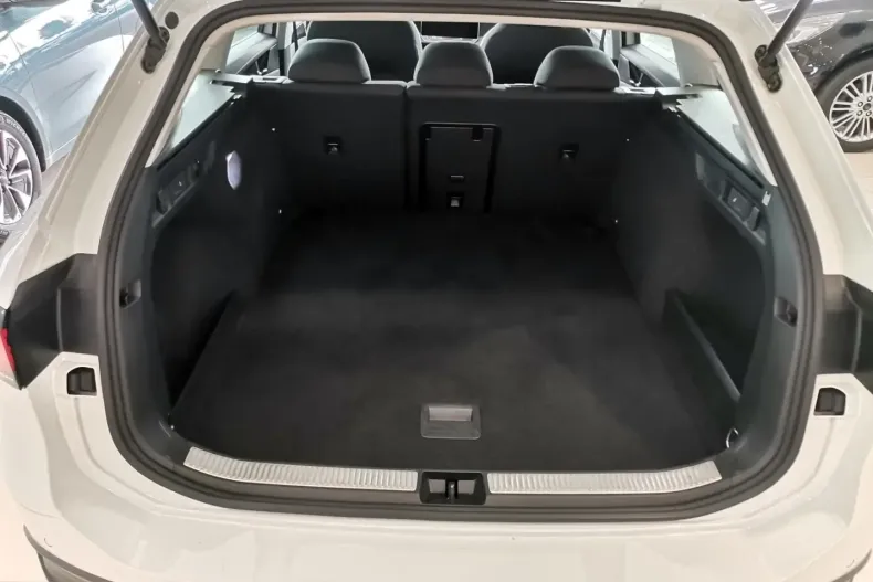 Volkswagen Passat Variant din 2024 cu 46.660 km - oferta VOL181188 - foto 20