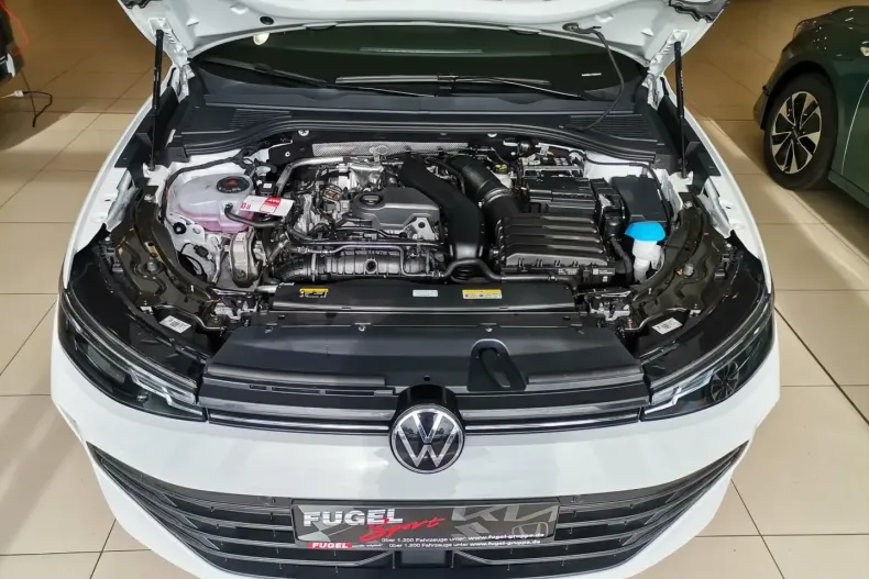 Volkswagen Passat Variant din 2024 cu 46.660 km - oferta VOL181188 - foto 22