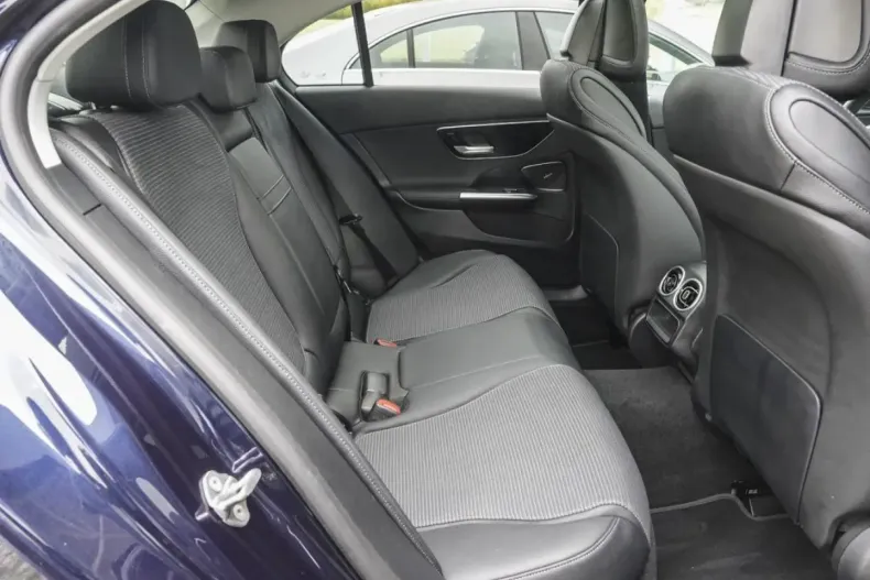 Mercedes-Benz C 300 din 2023 cu 28.378 km - oferta MER181201 - foto 8