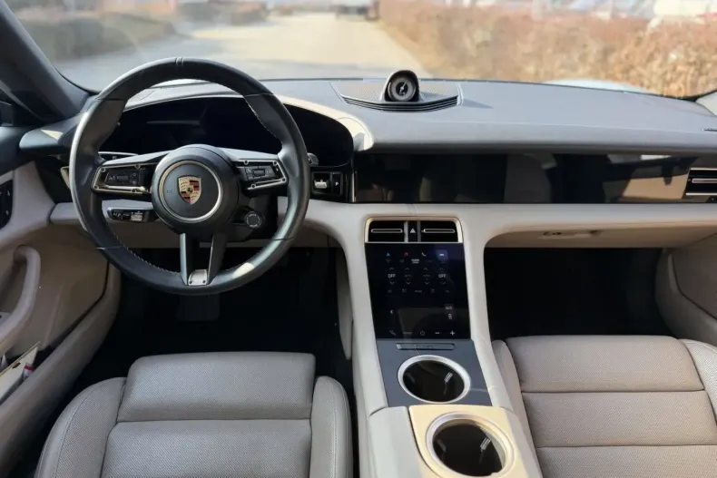 Porsche Taycan din 2022 cu 74.500 km - oferta POR181220 - foto 3