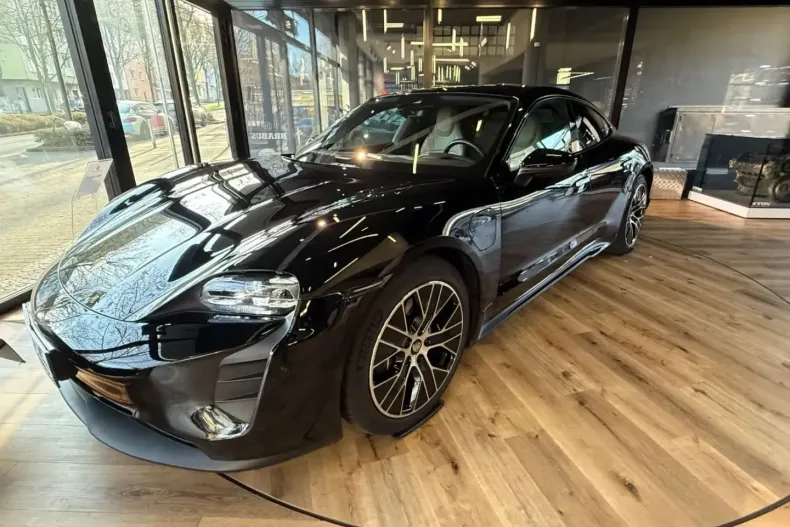 Porsche Taycan din 2021 cu 62.448 km - oferta POR181221 - foto 1