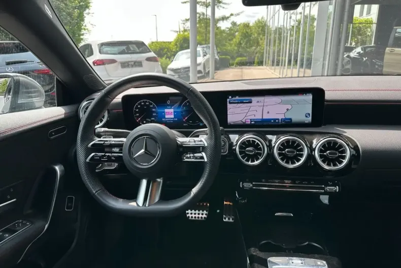 Mercedes-Benz CLA 200 din 2024 cu 27.290 km - oferta MER181231 - foto 11