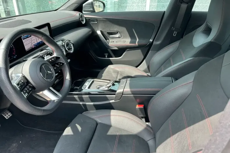 Mercedes-Benz CLA 200 din 2024 cu 27.290 km - oferta MER181231 - foto 13