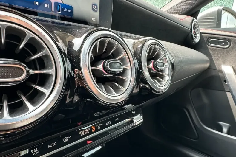 Mercedes-Benz CLA 200 din 2024 cu 27.290 km - oferta MER181231 - foto 16