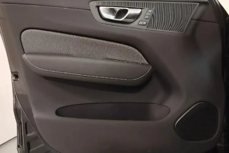 Volvo XC60 din 2025 cu 2.800 km - oferta VOL181247 - foto 8