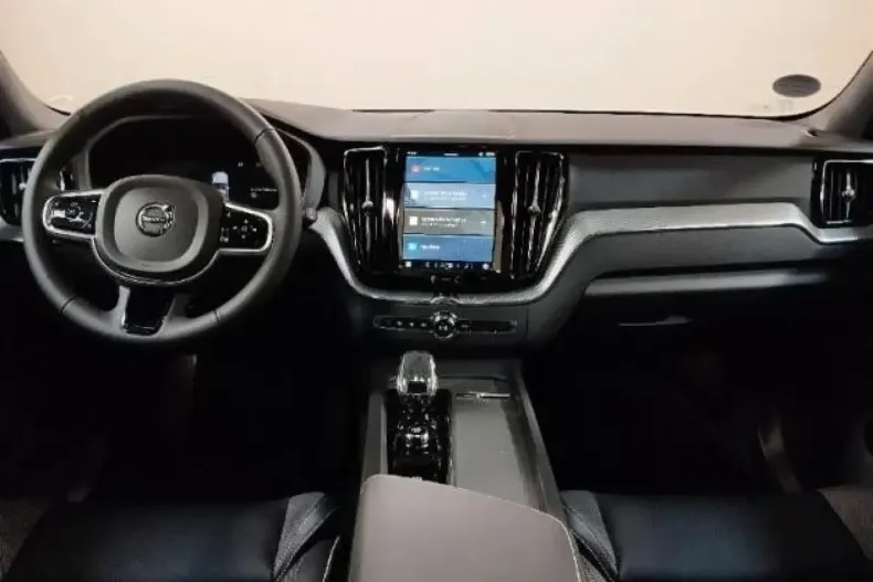 Volvo XC60 din 2025 cu 2.800 km - oferta VOL181247 - foto 9