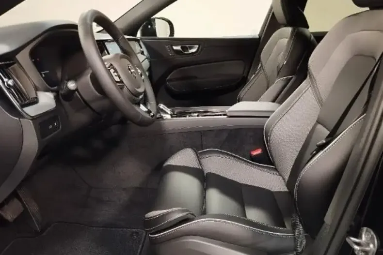 Volvo XC60 din 2025 cu 2.800 km - oferta VOL181247 - foto 12