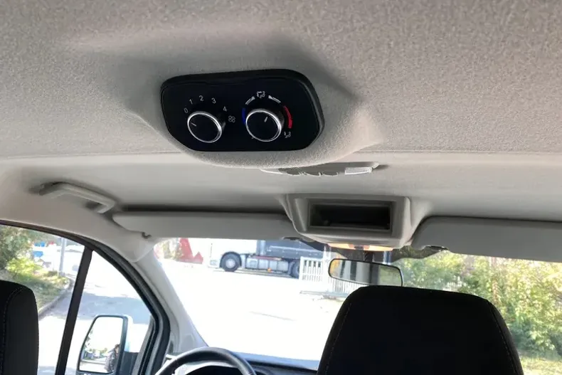 Ford Transit Custom din 2022 cu 69.800 km - oferta FOR181279 - foto 18