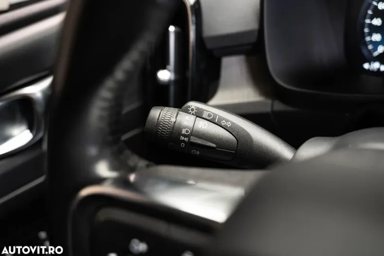 Volvo XC40 din 2021 cu 151.076 km - oferta VOL181285 - foto 29