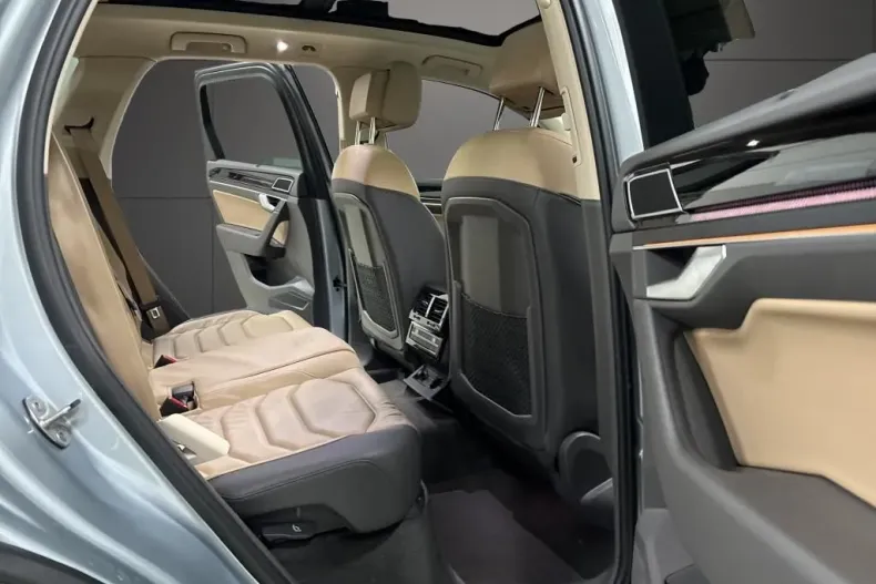 Volkswagen Touareg din 2024 cu 71.125 km - oferta VOL181310 - foto 8