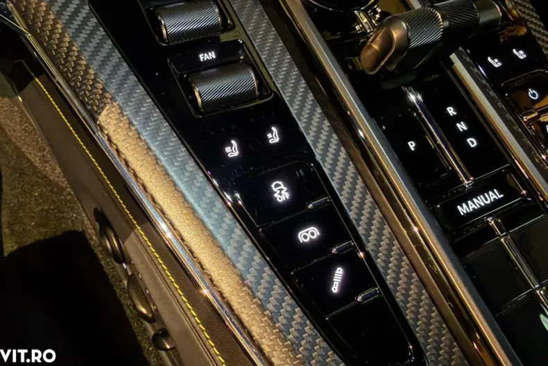 Aston Martin V8 Vantage din 2024 cu 10.100 km - oferta AST181325 - foto 37