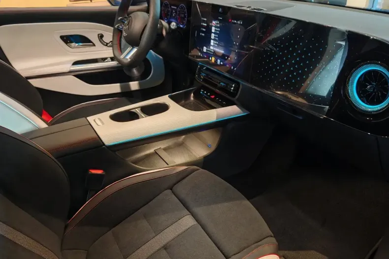 Mercedes-Benz CLA (Clasa CLA) din 2025 cu 3.500 km - oferta MER181376 - foto 6