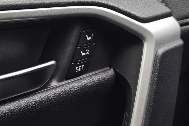 Toyota RAV4 din 2023 cu 106.904 km - oferta TOY181394 - foto 9