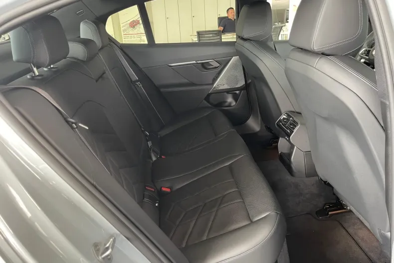 BMW Seria 5 din 2025 cu 7.625 km - oferta BMW181399 - foto 14