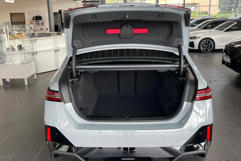 BMW Seria 5 din 2025 cu 7.625 km - oferta BMW181399 - foto 16