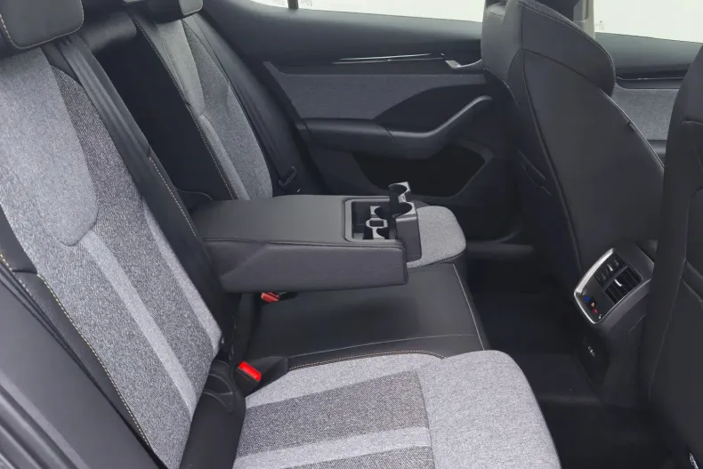 Skoda Octavia din 2026 cu 6 km - oferta SKO181408 - foto 25