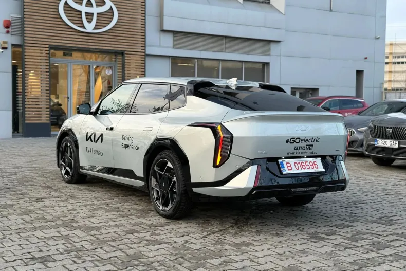 Kia EV4 din 2025 cu 1.523 km - oferta KIA181420 - foto 3