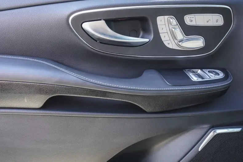 Mercedes-Benz V 300 (Clasa V) din 2025 cu 5.600 km - oferta MER181446 - foto 16