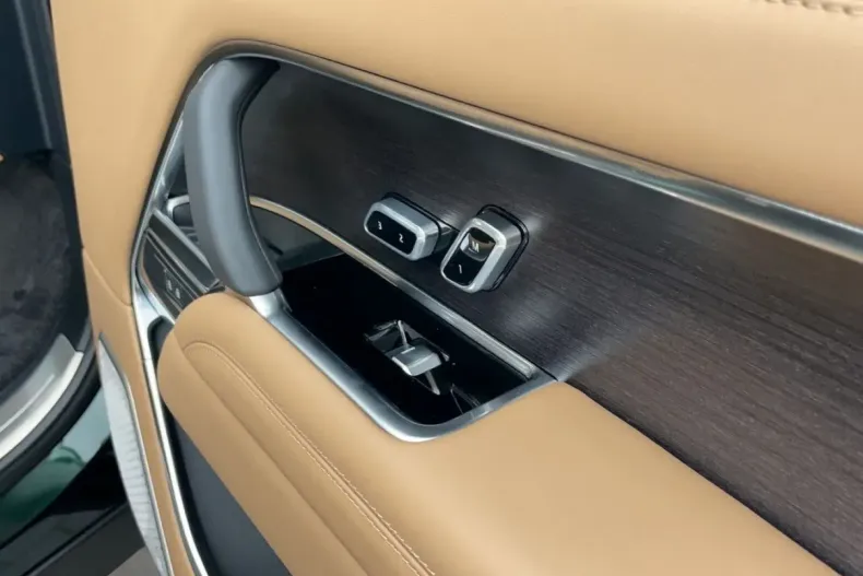 Land Rover Range Rover din 2025 cu 32.595 km - oferta LAN181447 - foto 3