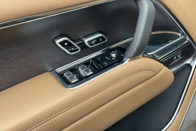 Land Rover Range Rover din 2025 cu 32.595 km - oferta LAN181447 - foto 19