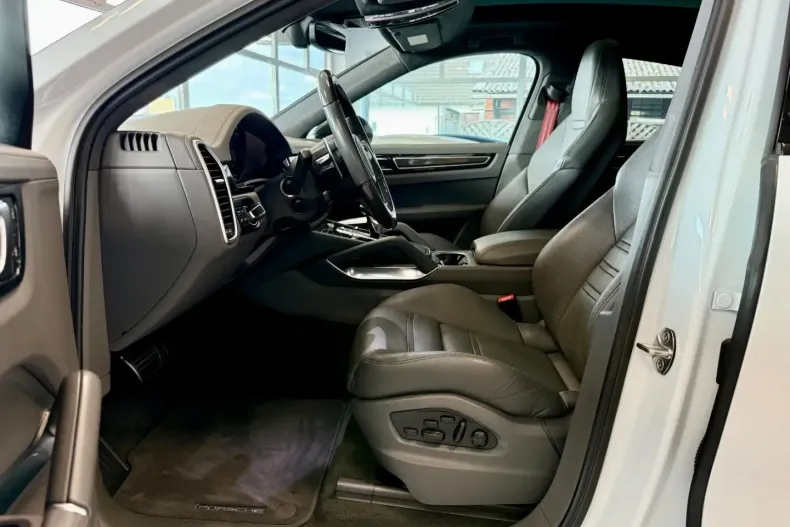 Porsche Cayenne din 2023 cu 48.122 km - oferta POR181466 - foto 8