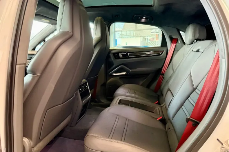 Porsche Cayenne din 2023 cu 48.122 km - oferta POR181466 - foto 9