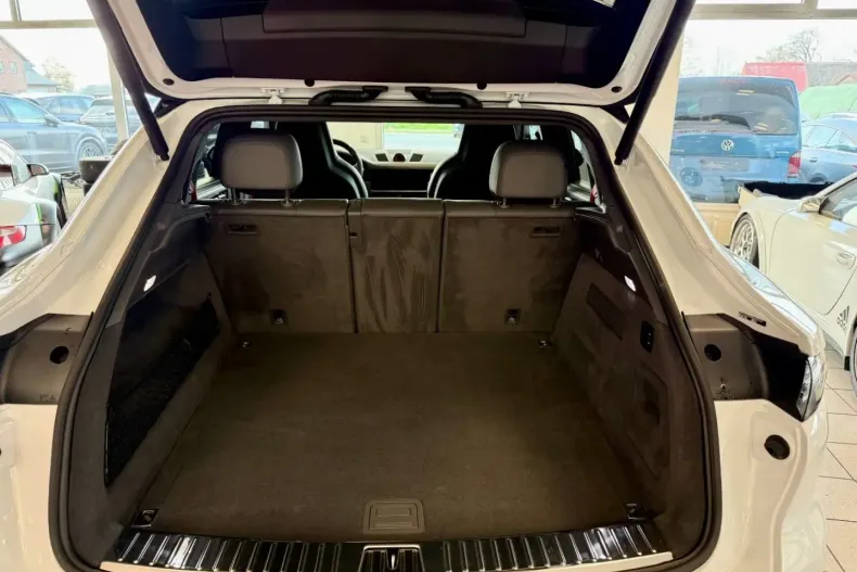 Porsche Cayenne din 2023 cu 48.122 km - oferta POR181466 - foto 11