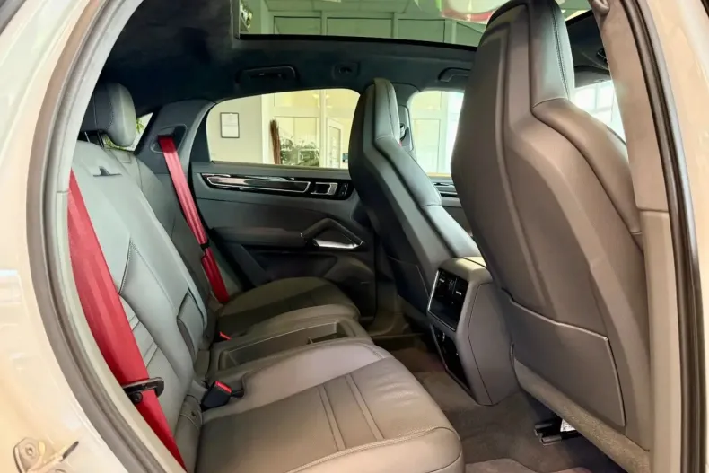 Porsche Cayenne din 2023 cu 48.122 km - oferta POR181466 - foto 12