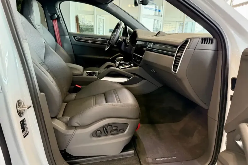 Porsche Cayenne din 2023 cu 48.122 km - oferta POR181466 - foto 13