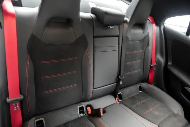 Mercedes-Benz CLA 45 AMG (Clasa CLA) din 2025 cu 3.888 km - oferta MER181470 - foto 4