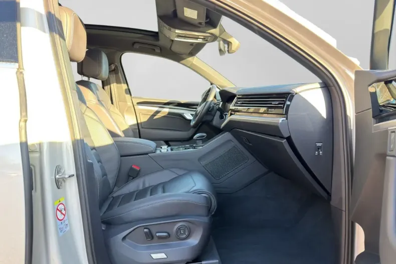 Volkswagen Touareg din 2024 cu 27.868 km - oferta VOL181588 - foto 3