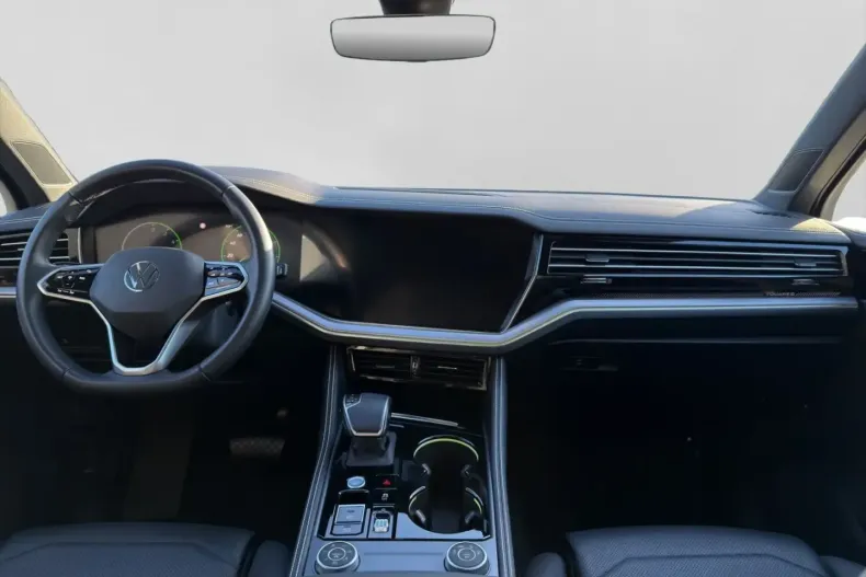 Volkswagen Touareg din 2024 cu 27.868 km - oferta VOL181588 - foto 4