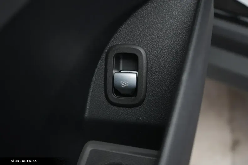 Mercedes-Benz GLC 300 (Clasa GLC) din 2024 cu 29.000 km - oferta MER181589 - foto 26