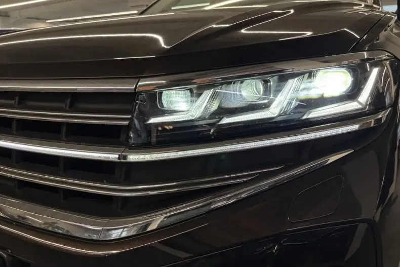 Volkswagen Touareg din 2024 cu 33.835 km - oferta VOL181590 - foto 3