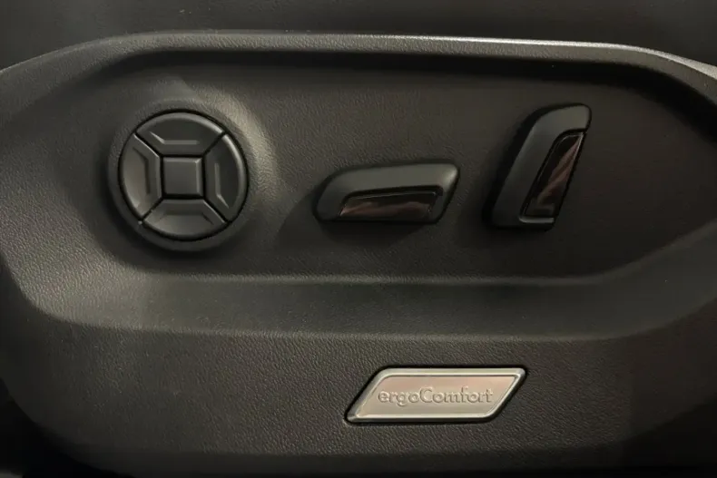 Volkswagen Touareg din 2024 cu 33.835 km - oferta VOL181590 - foto 23