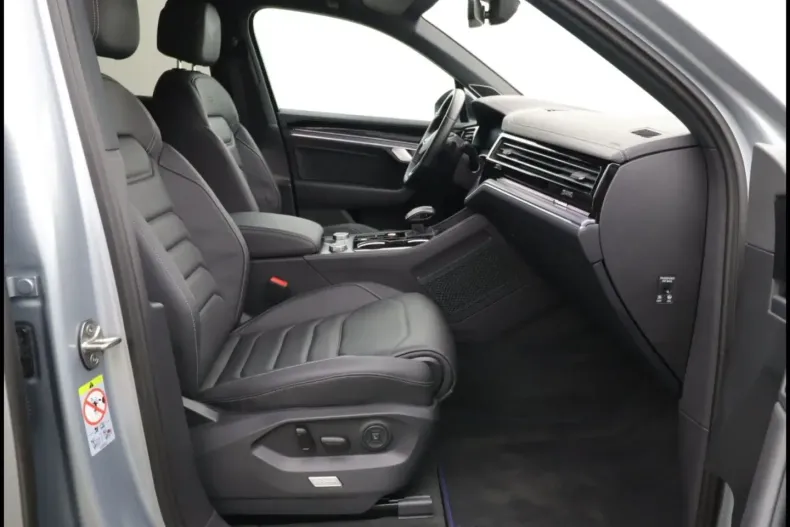 Volkswagen Touareg din 2024 cu 60.700 km - oferta VOL181591 - foto 5