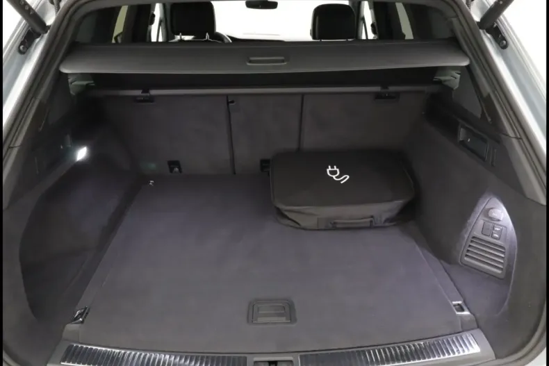 Volkswagen Touareg din 2024 cu 60.700 km - oferta VOL181591 - foto 13